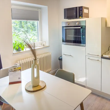Immostay S#6 - Ferienwohnung, Wifi & Free Parking Naehe Mercedes Benz Apartman *