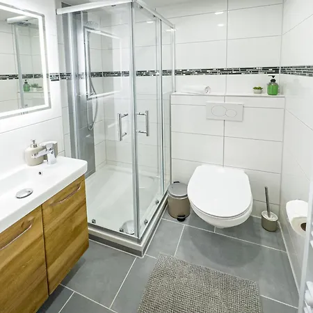 Immostay S#6 - Ferienwohnung, Wifi & Free Parking Naehe Mercedes Benz *